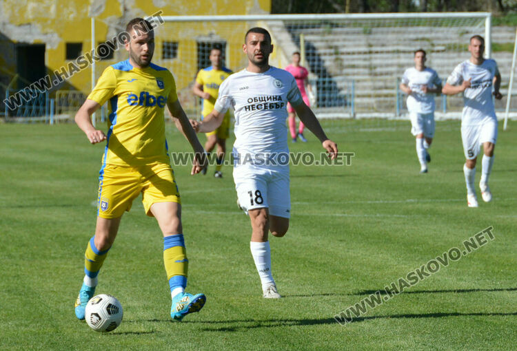 “Димитровград” направи равен с “Несебър” и завърза интригата 