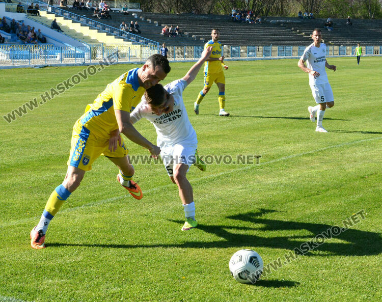 “Димитровград” направи равен с “Несебър” и завърза интригата 