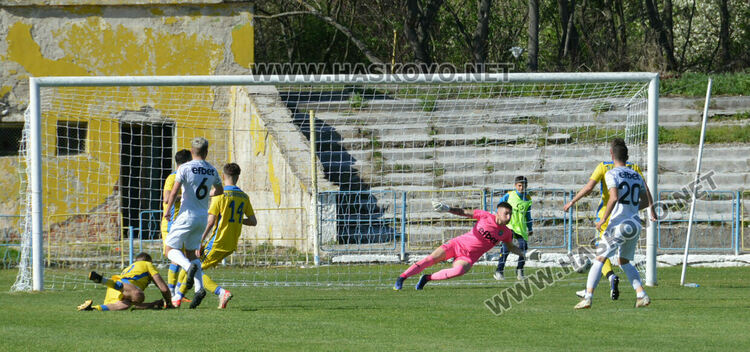 “Димитровград” направи равен с “Несебър” и завърза интригата 