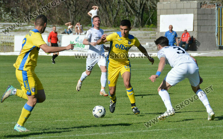 “Димитровград” направи равен с “Несебър” и завърза интригата 