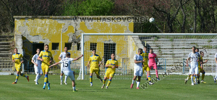 “Димитровград” направи равен с “Несебър” и завърза интригата 