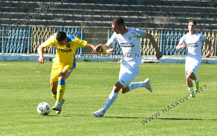 “Димитровград” направи равен с “Несебър” и завърза интригата 