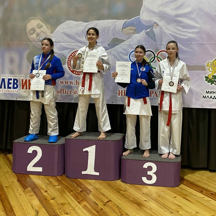 Три медала за "Възход" от Държавното първенство по карате