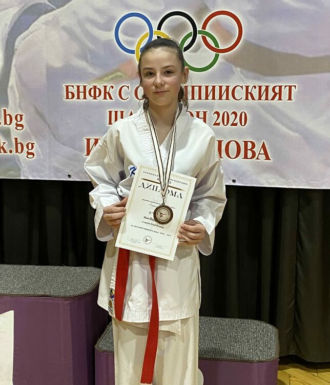 Три медала за "Възход" от Държавното първенство по карате