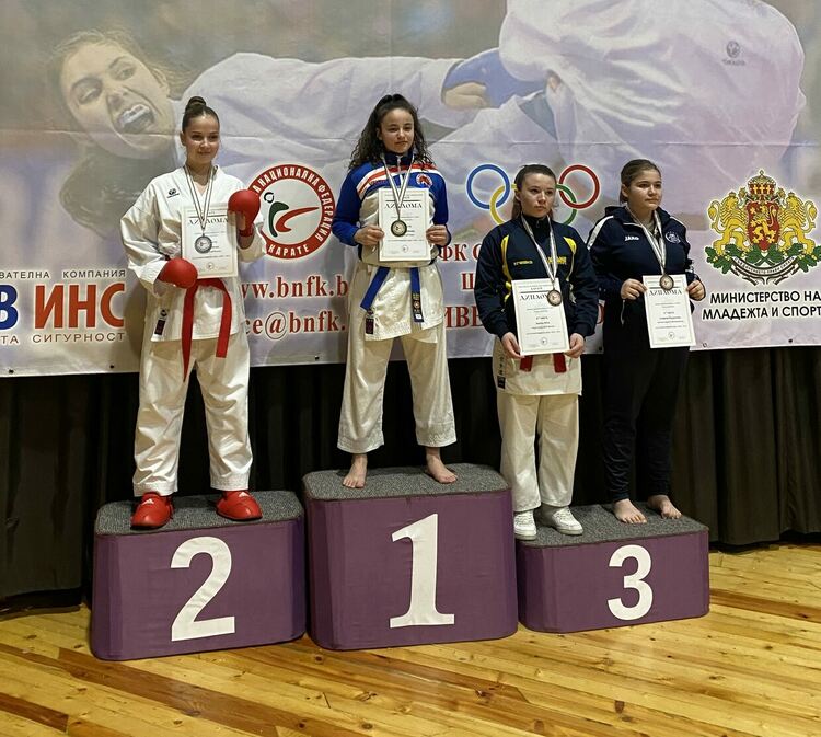 Три медала за "Възход" от Държавното първенство по карате