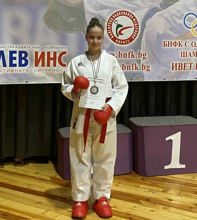 Три медала за "Възход" от Държавното първенство по карате