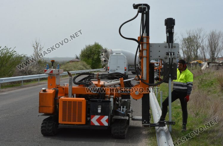 Слагат мантинели на пътя към Конуш заради нерегламентирания пазар