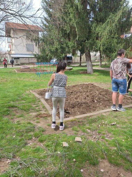 Децата от ЦНСТДБУ 1 и 2 с.Дрен по повод Седмица на гората засадиха медоносни дръвчета