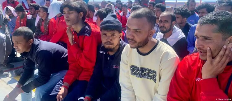 Мигранти от Бангладеш, Египет и Еритрея на борда на „Life Support“