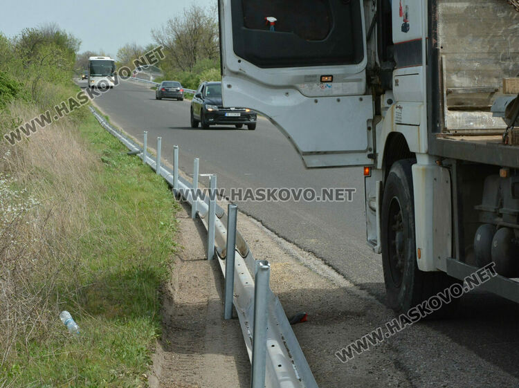 Слагат мантинели на пътя към Конуш заради нерегламентирания пазар