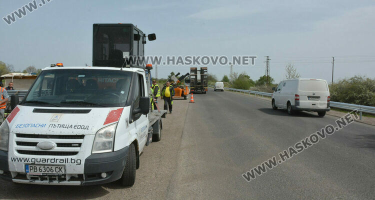Слагат мантинели на пътя към Конуш заради нерегламентирания пазар