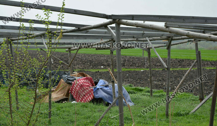 Слагат мантинели на пътя към Конуш заради нерегламентирания пазар