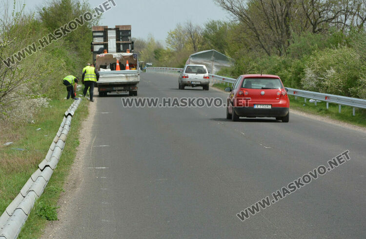 Слагат мантинели на пътя към Конуш заради нерегламентирания пазар