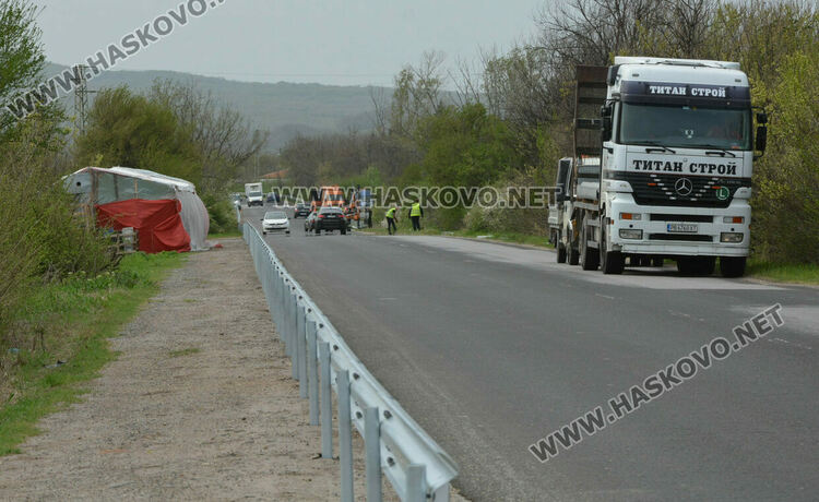 Слагат мантинели на пътя към Конуш заради нерегламентирания пазар