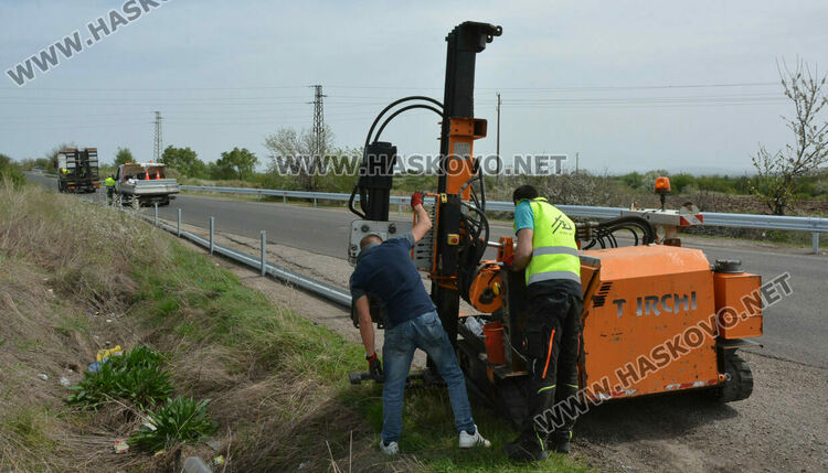 Слагат мантинели на пътя към Конуш заради нерегламентирания пазар
