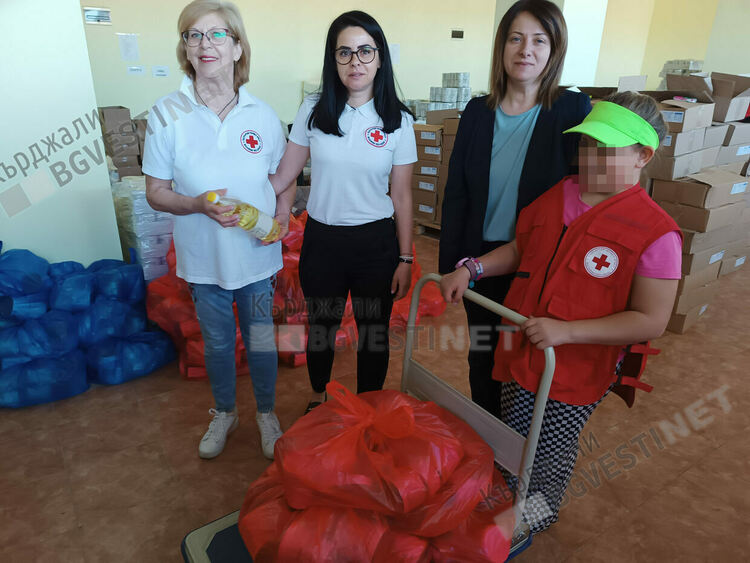 БЧК в Кърджали започна раздаването на пакети с хранителни продукти на нуждаещите се