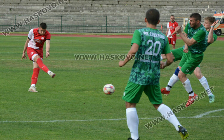 Силно второ полувреме донесе нова победа за „Саяна Хасково“