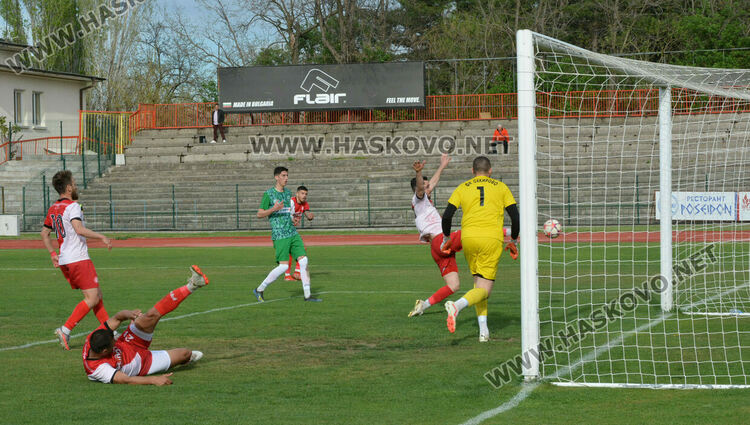 Силно второ полувреме донесе нова победа за „Саяна Хасково“