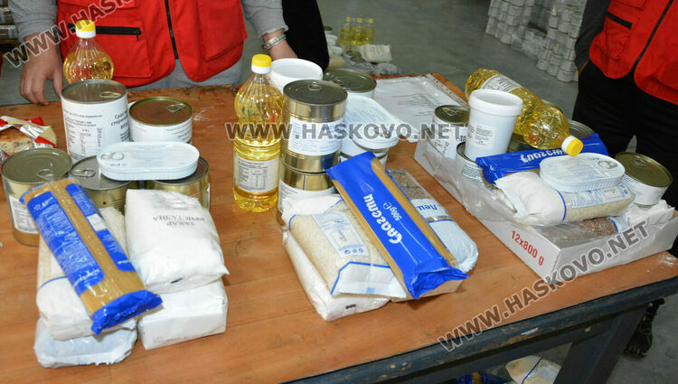 515 многочленни семейства от Хасково получават по два пакета помощи от БЧК