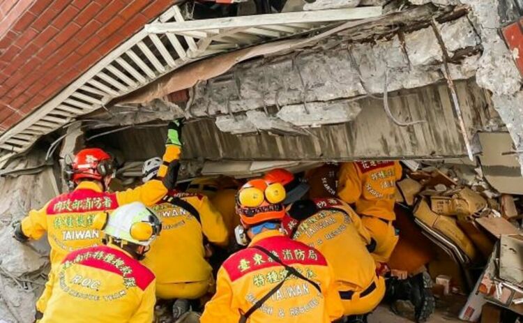 Жертвите на земетресението в Тайван вече са 9, ранените - 900