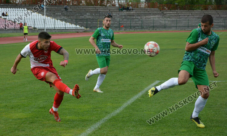 Силно второ полувреме донесе нова победа за „Саяна Хасково“