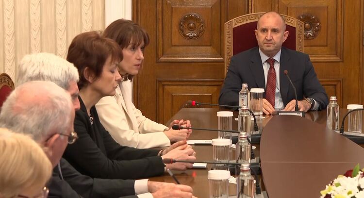Димитър Главчев ще е готов с кабинет до края на деня, съобщи президентът Радев пред ЦИК