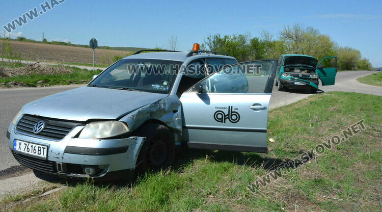 Служител на строителна фирма пострада в катастрофа заради неправилна маневра