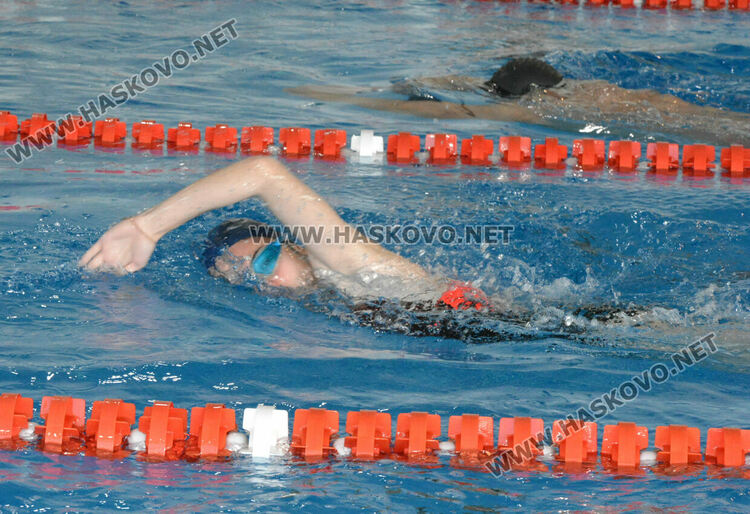 17 се явиха на изпит за спасители, сред тях са жена на 52 г. и мъж на 63 г.