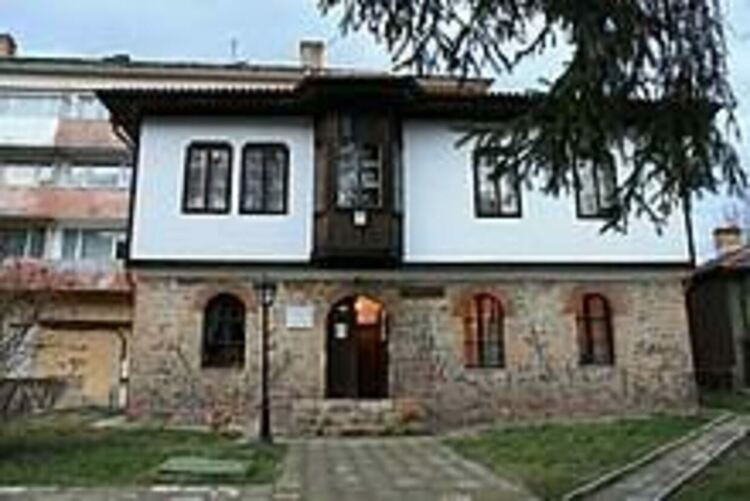 Изложба, посветена на Априлското въстание, е подредена в сградата на Класното училище в Брезник