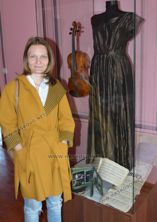 Роклята и цигулката на Недялка Симеонова