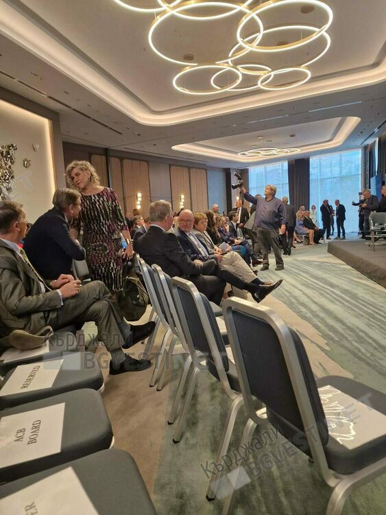 Н.Пр.Кенет Мертен с лекция пред Атлантическия клуб,Кърджали бе представен от Недко Тодоров