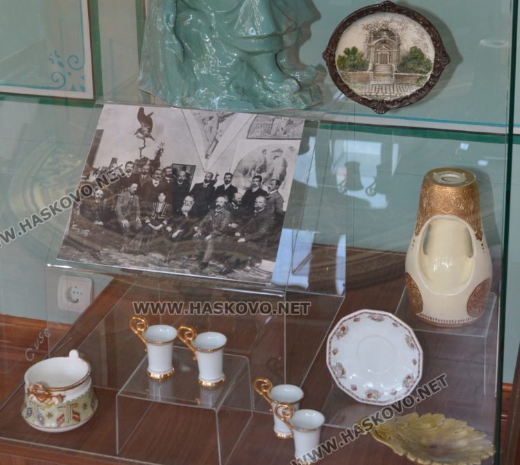 Експонати, принадлежали и изработени от първия професор по керамика в България