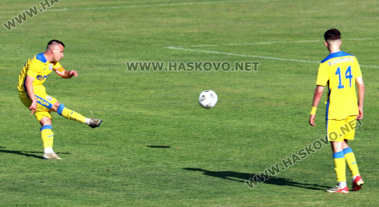 „Димитровград“ и „Саяна Хасково“ с победи