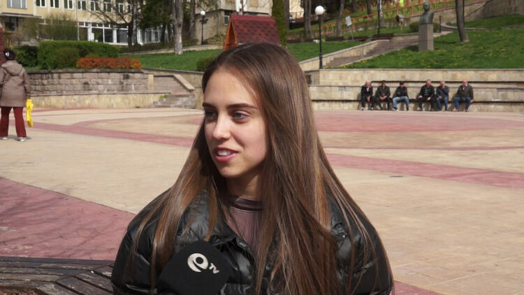 За пример!19-годишната Мария събира хранителни продукти за  Дома във Фатово