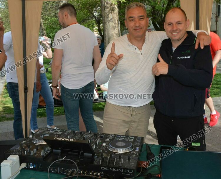 Латино фиеста събра три школи на площада в Хасково