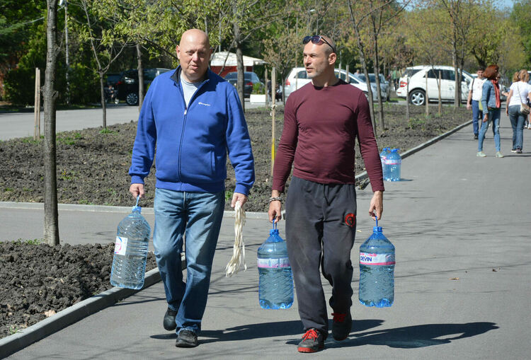 Обновената ротарианска горичка радва минувачите в парк „Кенана“