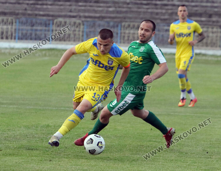 „Димитровград“ и „Саяна Хасково“ с победи