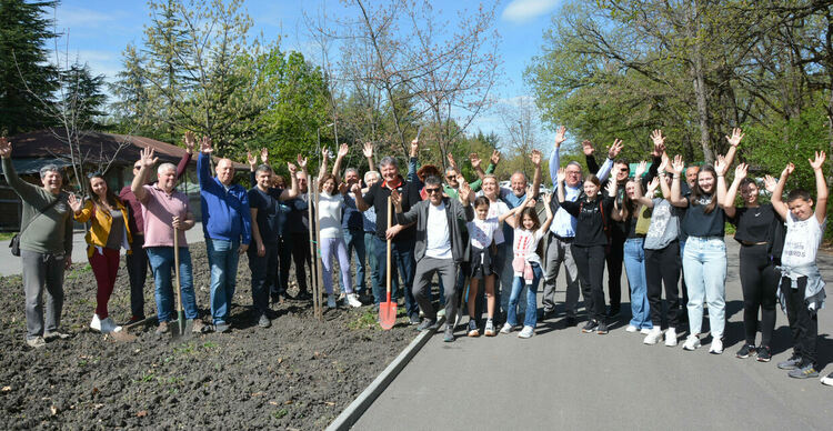 Обновената ротарианска горичка радва минувачите в парк „Кенана“