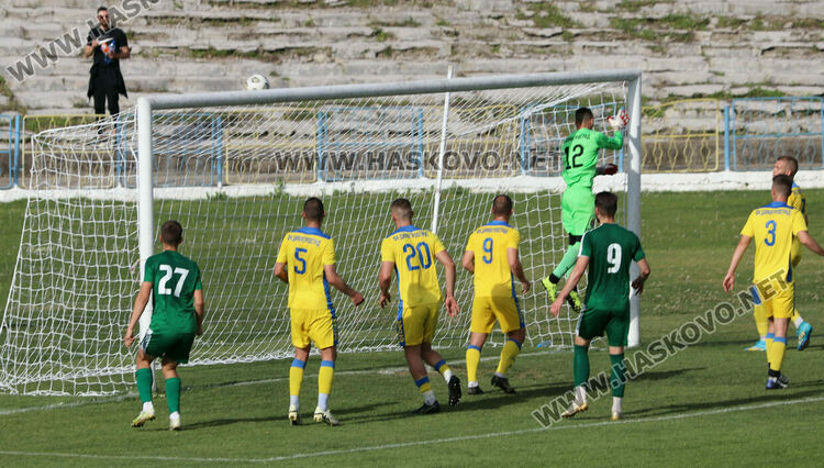 „Димитровград“ и „Саяна Хасково“ с победи