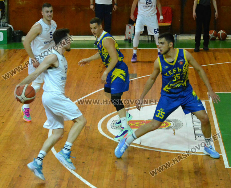 В напрегнат мач “Хебър” победи “Хасково”