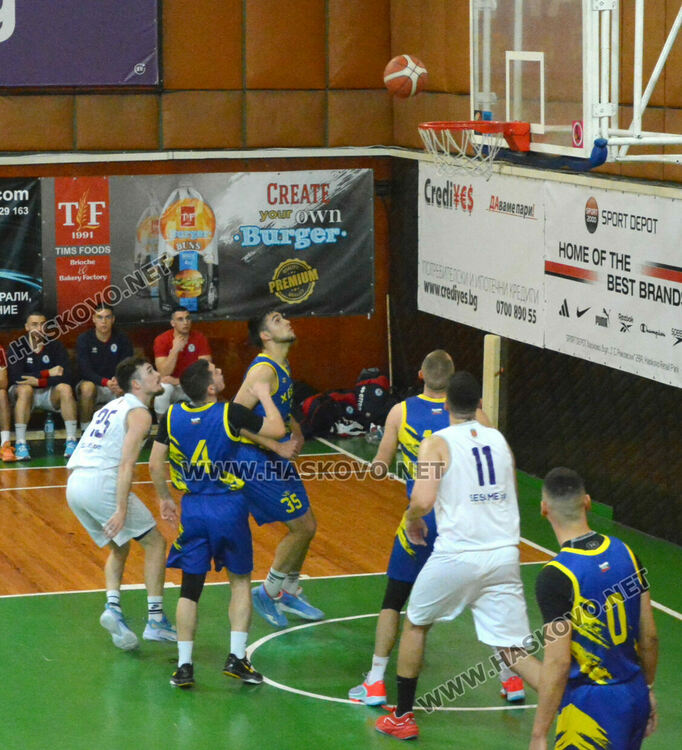 В напрегнат мач “Хебър” победи “Хасково”
