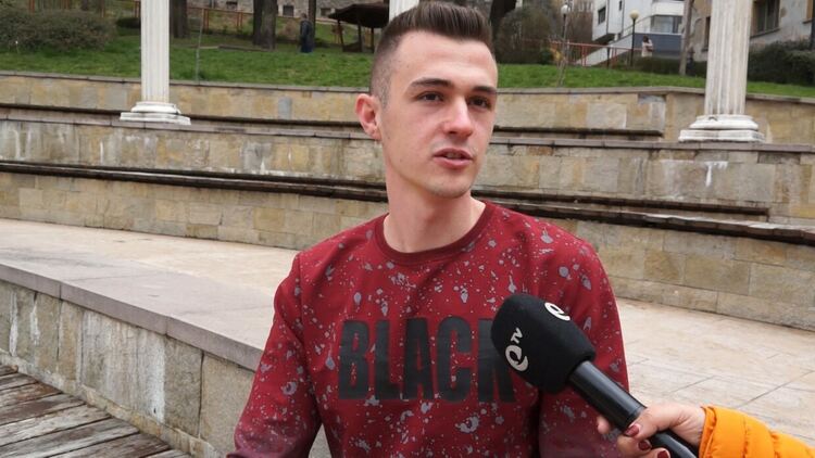 За гордост! 21-годишният Валентин от Смилян с втора книга! Първата пише и финансира сам едва на 19