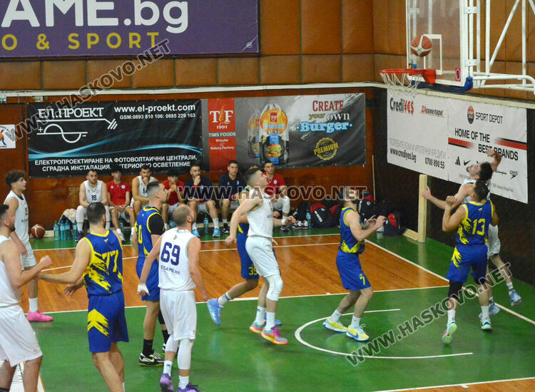 В напрегнат мач “Хебър” победи “Хасково”