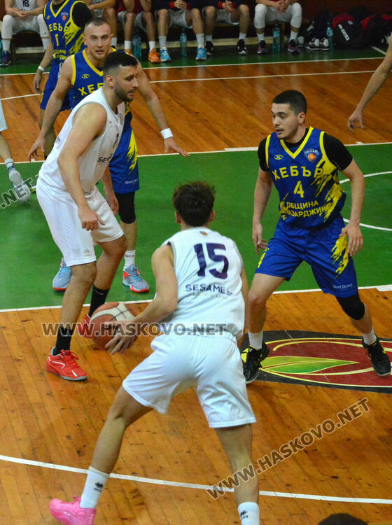 В напрегнат мач “Хебър” победи “Хасково”
