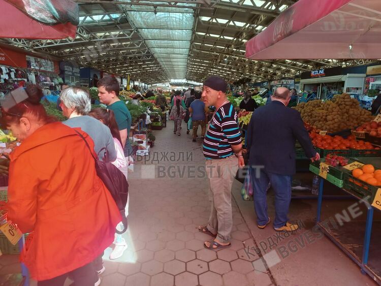 Точно 20 години след учредяването на Пазар на производителите в Кърджали старите коптори са по-жизнени от всякога