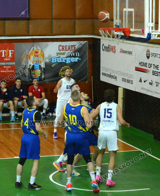 В напрегнат мач “Хебър” победи “Хасково”