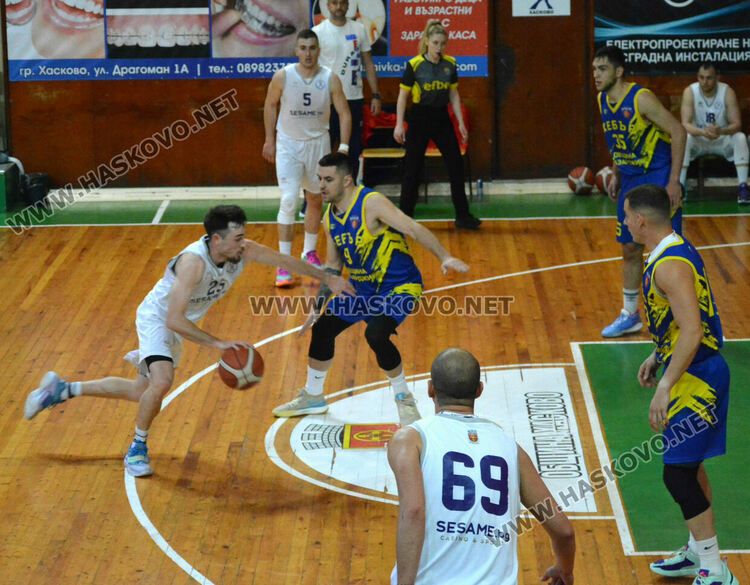 В напрегнат мач “Хебър” победи “Хасково”