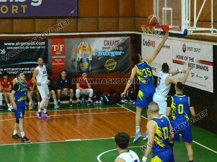 В напрегнат мач “Хебър” победи “Хасково”