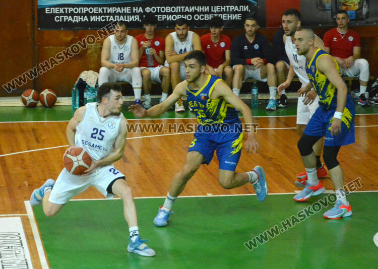 В напрегнат мач “Хебър” победи “Хасково”