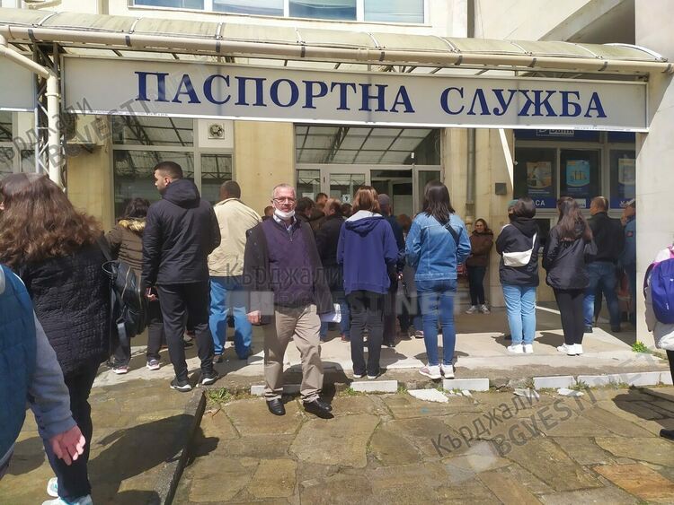 Паспортните звена в ОДМВР-Кърджали преминават на удължено работно време от днес